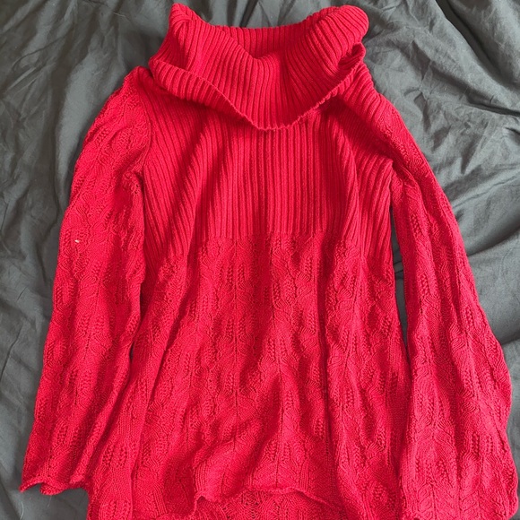 Red sweater - Picture 1 of 3